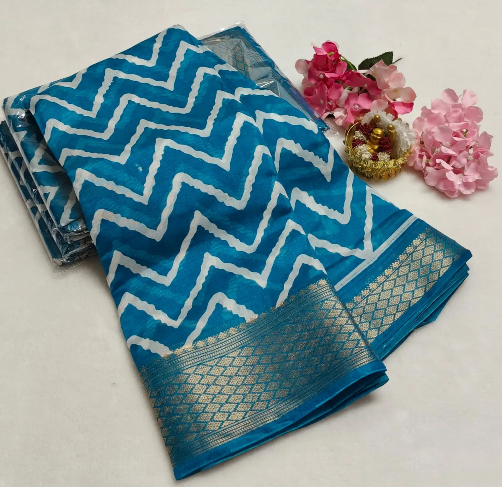 Chevron Wave Banarasi Border Dolla Silk Saree
